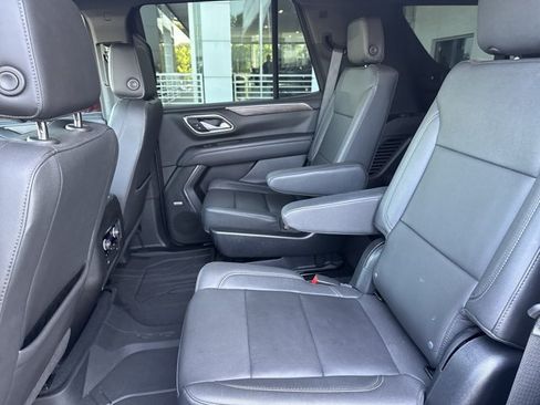 Used 2022 Chevrolet Tahoe Z71 w/ Luxury Package AWD/4WD image 5