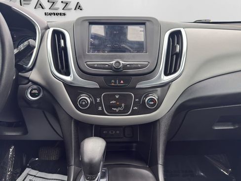 Used 2022 Chevrolet Equinox LS AWD/4WD image 17