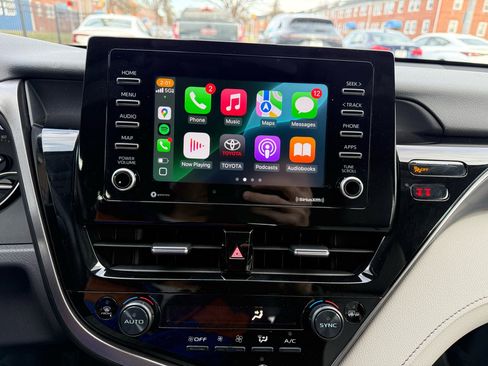 Used 2024 Toyota Camry SE image 9
