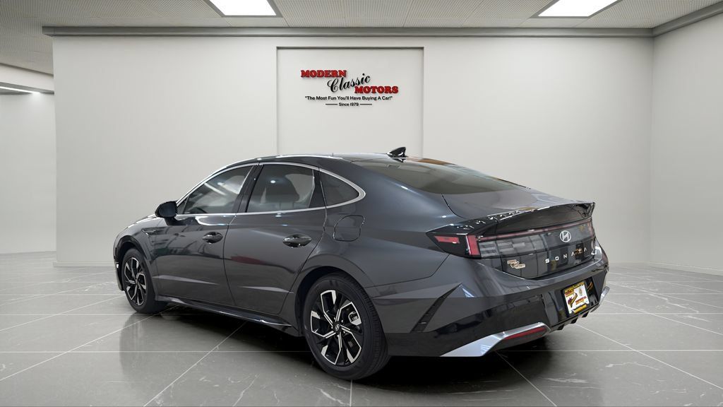 Used 2025 Hyundai Sonata SEL FWD image 3