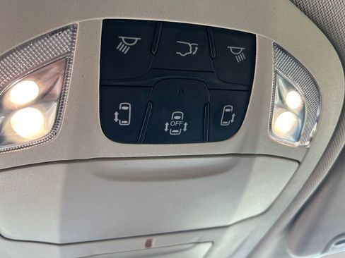 Used 2023 Chrysler Voyager LX FWD image 26