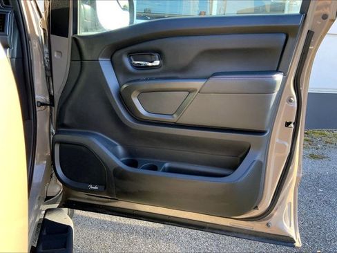 Used 2021 Nissan Titan PRO-4X w/ Pro-4x Convenience Package AWD/4WD image 24