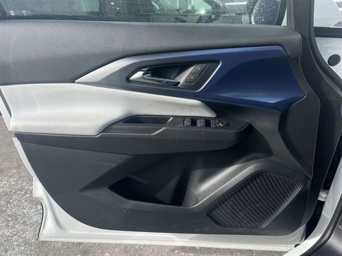 Used 2025 Chevrolet Equinox EV LT image 32