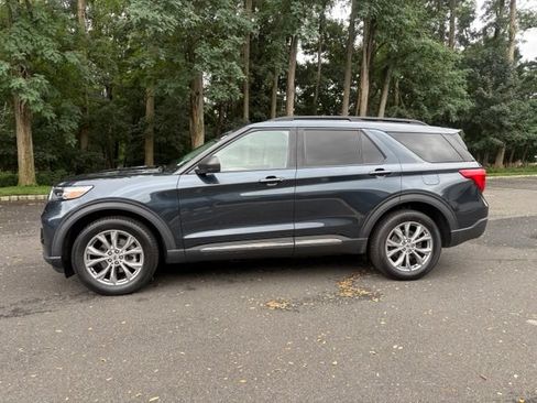 Certified 2023 Ford Explorer XLT w/ Equipment Group 202A AWD/4WD image 2