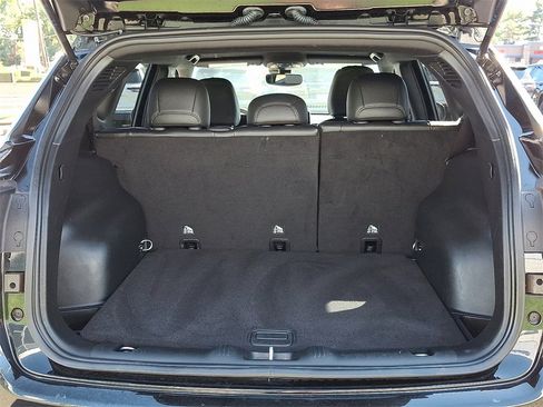 Used 2023 Jeep Compass Limited image 28