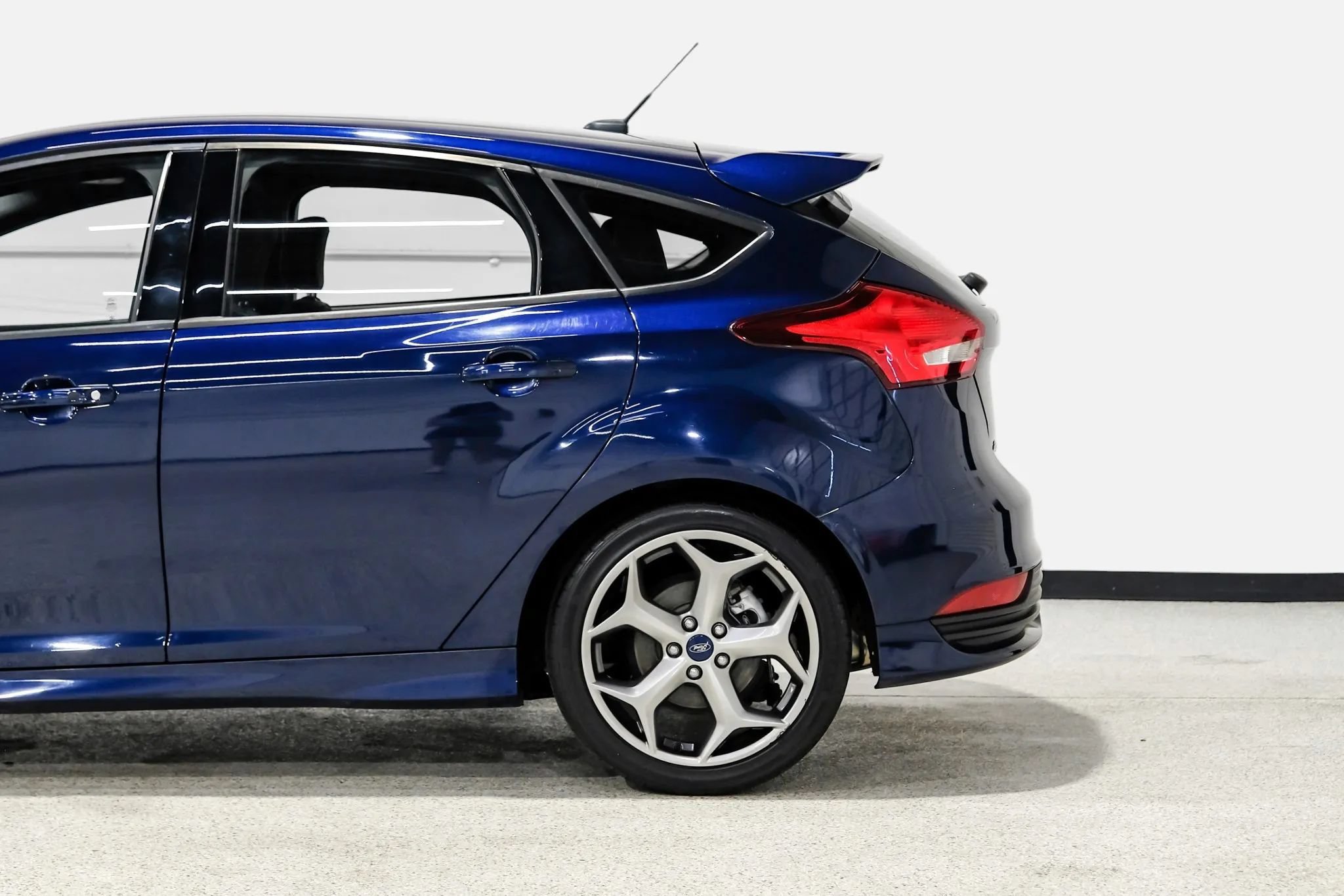 Used 2017 Ford Focus ST FWD image 11