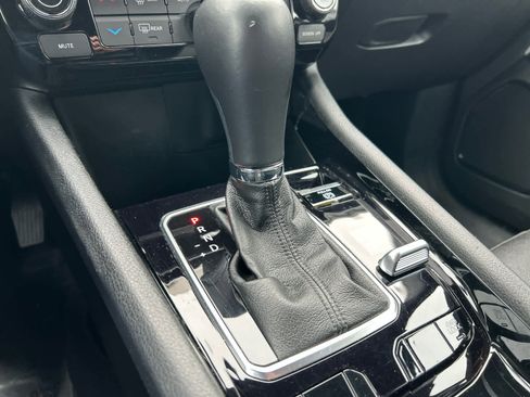 Used 2025 Jeep Compass Limited image 28