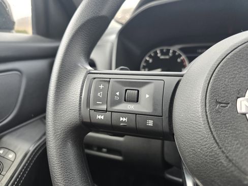 Used 2024 Nissan Rogue SV image 19