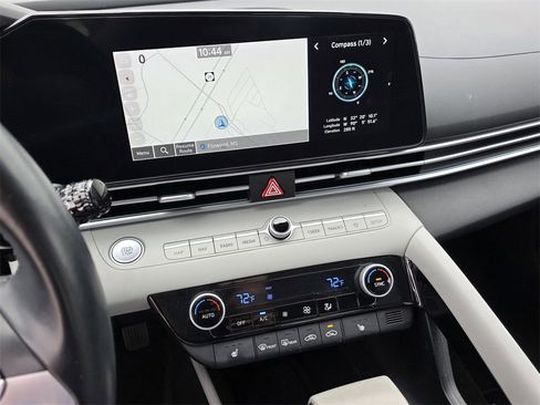 Used 2024 Hyundai Elantra Limited image 8