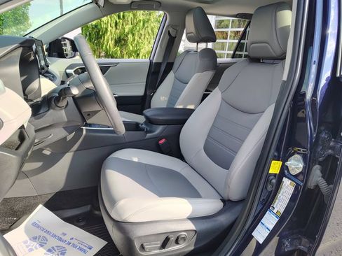 Used 2022 Toyota RAV4 XLE Premium AWD/4WD image 16