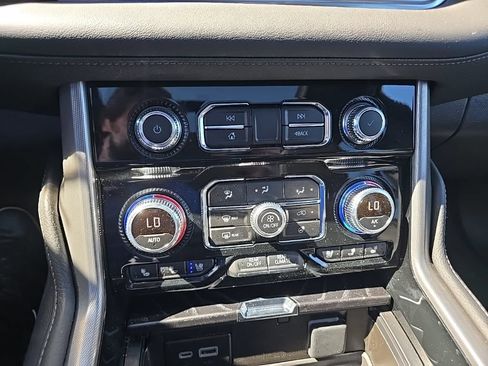 Used 2024 GMC Yukon XL Denali w/ Denali Reserve Package AWD/4WD image 29