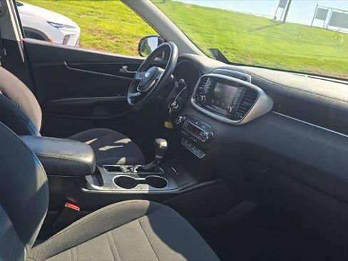 Used 2019 Kia Sorento S AWD/4WD image 16