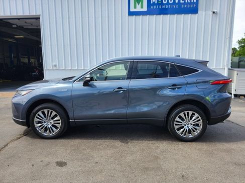 Used 2021 Toyota Venza XLE w/ Softex Package AWD/4WD image 2