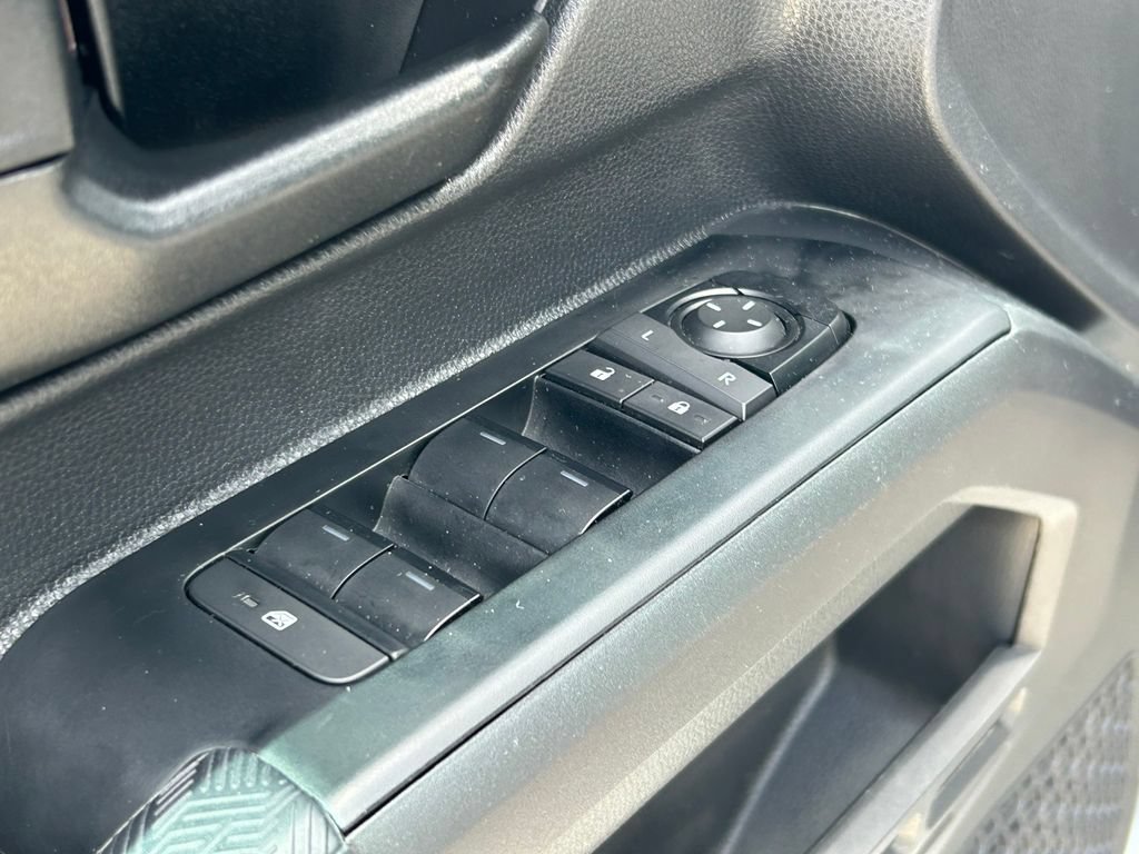 Certified 2025 Toyota Tacoma SR5 AWD/4WD image 24