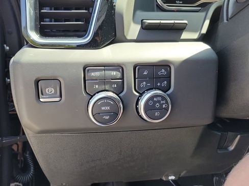 New 2025 GMC Sierra 2500 Denali w/ Denali Reserve Package image 13