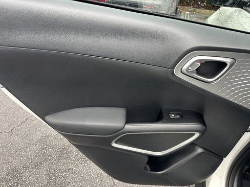 Used 2022 Kia Soul LX image 13