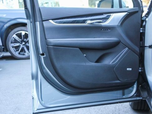 Used 2023 Cadillac XT6 Premium Luxury image 23