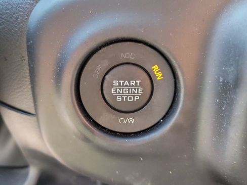 Used 2023 Jeep Gladiator Sport AWD/4WD image 30