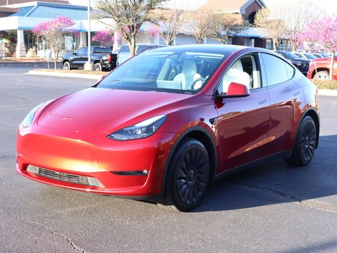 Used 2024 Tesla Model Y Long Range image 28