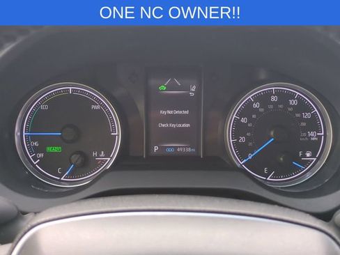 Used 2022 Toyota Venza LE image 13