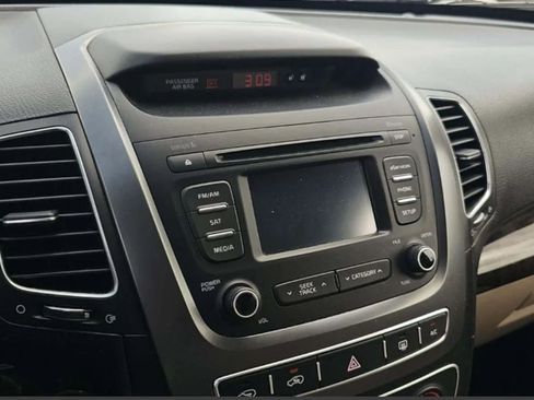 Used 2014 Kia Sorento LX FWD image 10