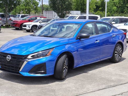 Used 2025 Nissan Altima 2.5 SV FWD image 24