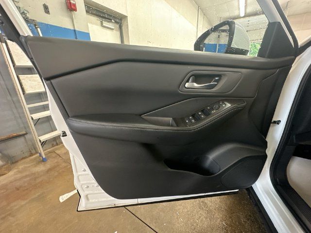 Used 2026 Nissan Rogue SV AWD/4WD image 26