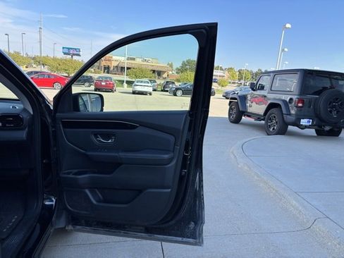 Certified 2023 Honda Pilot Touring image 24