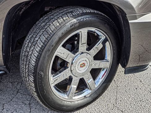 Used 2014 Cadillac Escalade Luxury AWD/4WD image 7