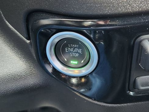 Used 2025 GMC Sierra 1500 SLT image 18