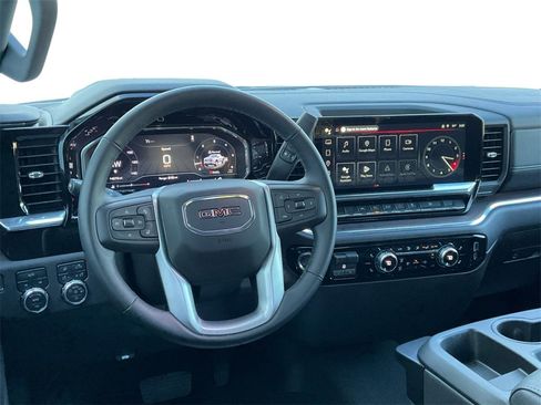 Used 2025 GMC Sierra 1500 SLT image 17