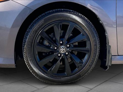 Used 2022 Toyota Camry LE image 10