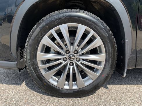 Used 2022 Toyota Highlander Platinum AWD/4WD image 33
