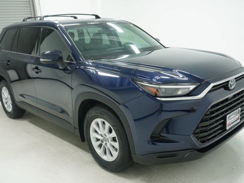 Used 2024 Toyota Grand Highlander FWD image 3