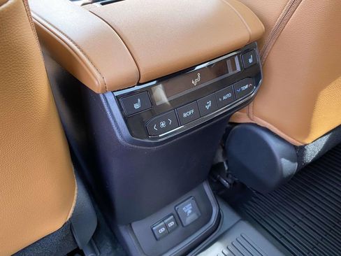 New 2026 Toyota Highlander Platinum image 5