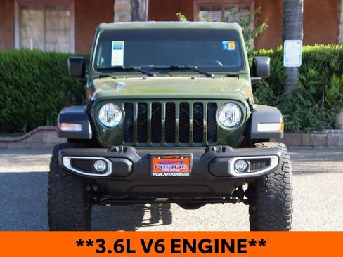 Used 2023 Jeep Gladiator Sport AWD/4WD image 3