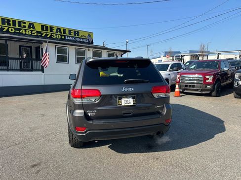 Used 2019 Jeep Grand Cherokee Laredo w/ Laredo X Package image 7
