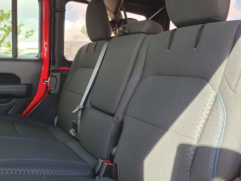 Used 2024 Jeep Wrangler Unlimited Rubicon 4xe image 8