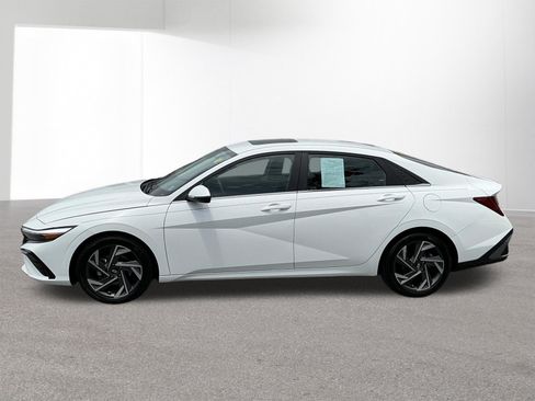 Used 2025 Hyundai Elantra Limited FWD image 6