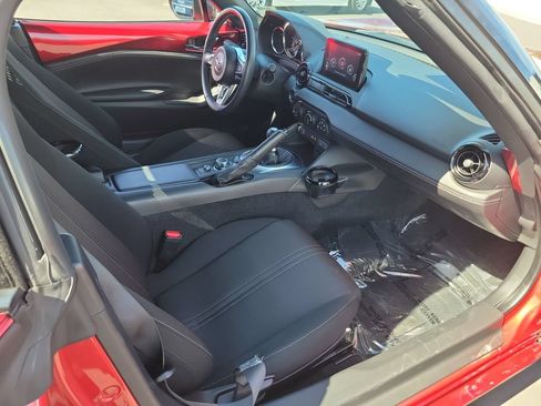 Certified 2022 MAZDA MX-5 Miata Club RWD image 17