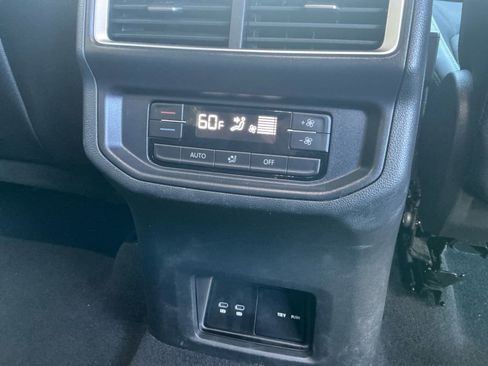 Used 2025 Volkswagen Atlas SE image 21