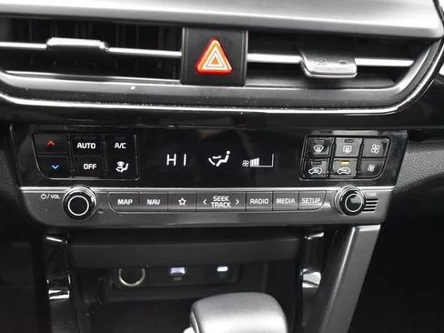 Used 2025 Kia Seltos S FWD image 32