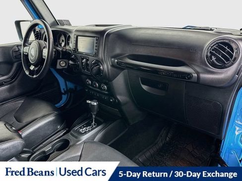 Used 2017 Jeep Wrangler Unlimited Sahara AWD/4WD image 33