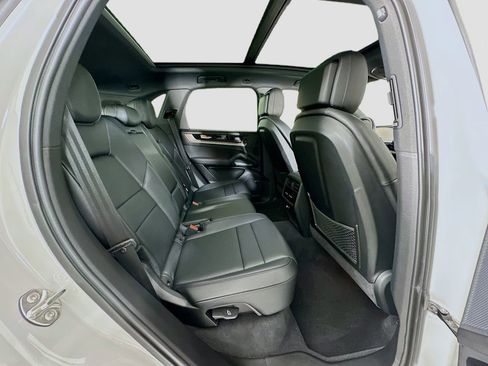 Certified 2024 Porsche Cayenne AWD/4WD image 30