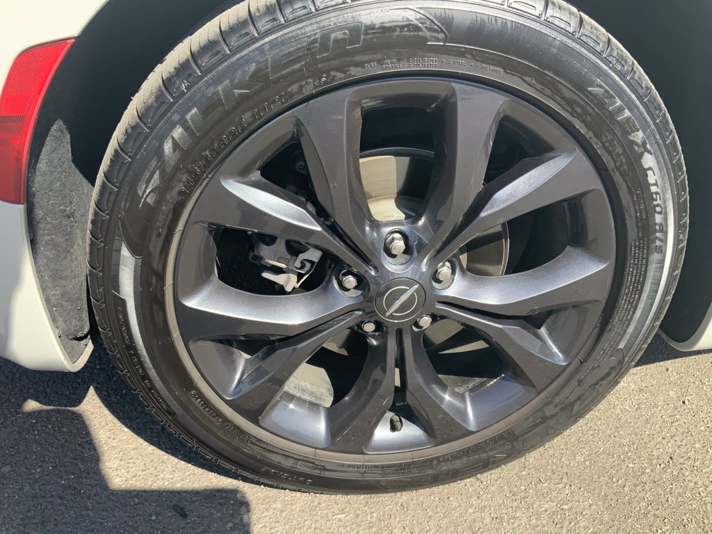 Certified 2020 Chrysler Pacifica Limited FWD image 12