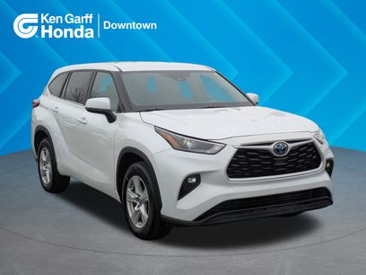 Used 2023 Toyota Highlander LE