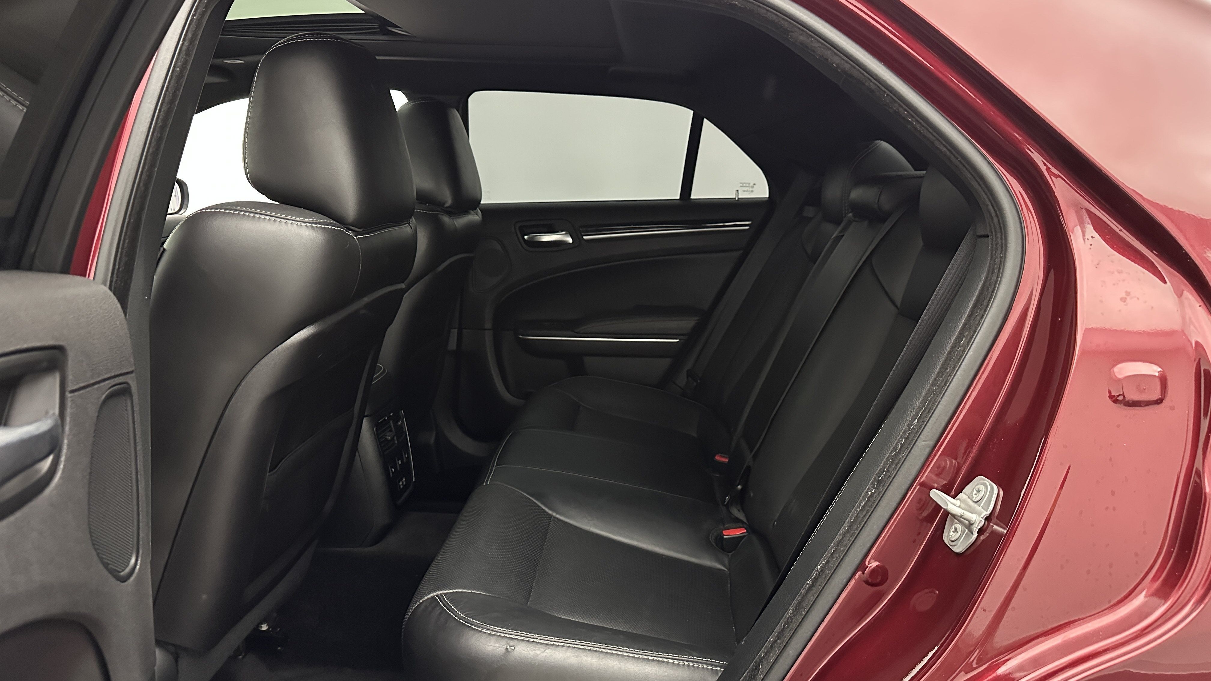 Used 2018 Chrysler 300 S w/ 300S Premium Group RWD image 28