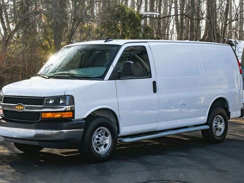 Used 2024 Chevrolet Express 2500 w/ Driver Convenience Package image 3