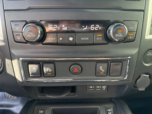 Used 2019 Nissan Titan SV w/ SV Convenience Package RWD image 7