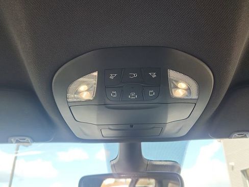 Used 2025 Chrysler Voyager LX FWD image 20